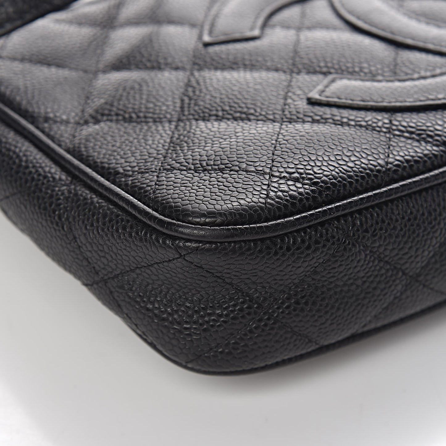 Caviar Quilted CC Shoulder Bag Black