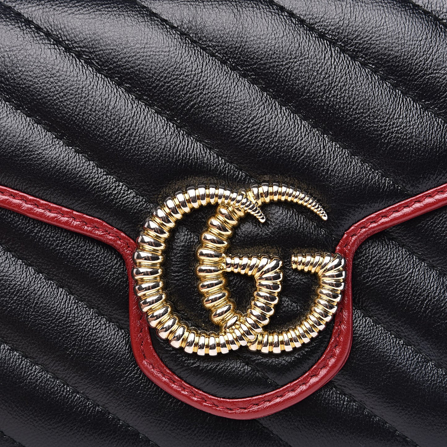 Vintage Effect Calfskin Matelasse Diagonal Torchon GG Marmont Chain Wallet Black Romantic Cherry