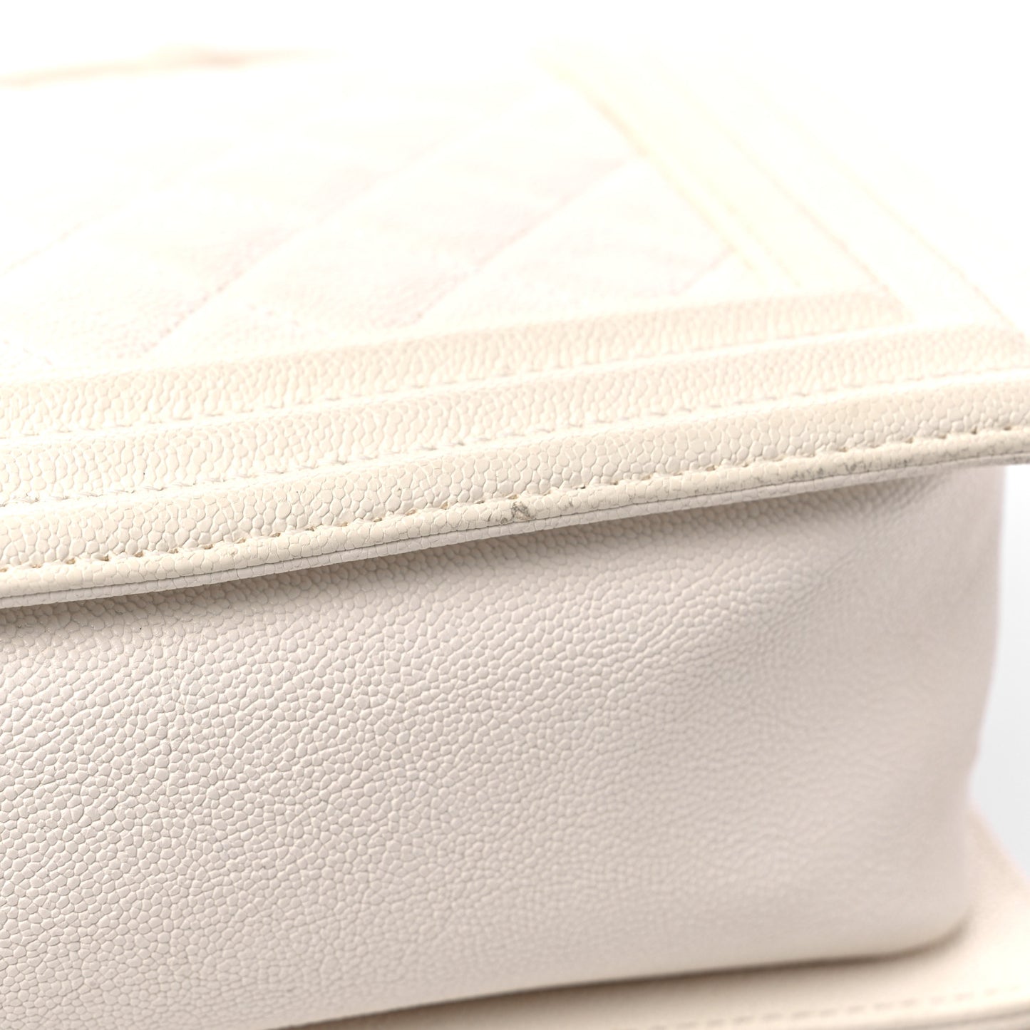 Caviar Quilted Medium Boy Flap White