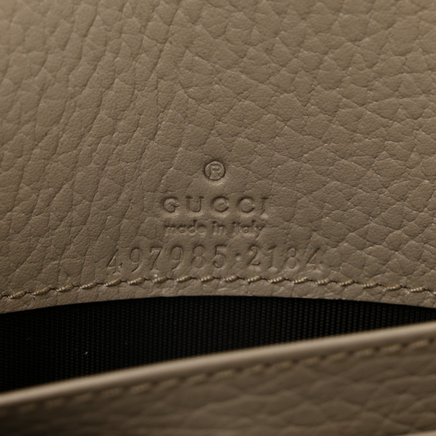 GG Supreme Monogram Textured Dollar Calfskin Mini GG Marmont Chain Wallet Mystic White Oatmeal