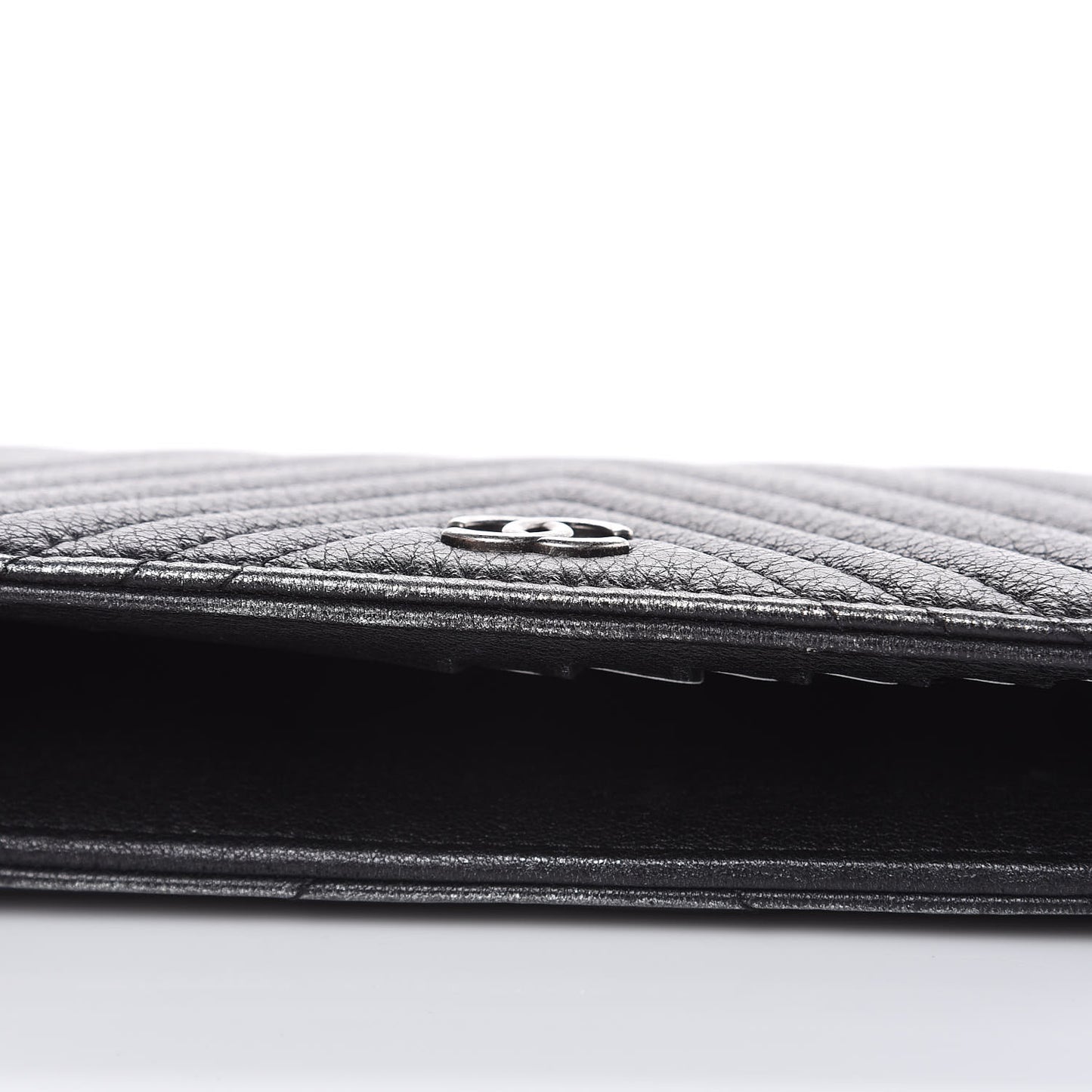 Shiny Goatskin Chevron Quilted Yen Wallet Black