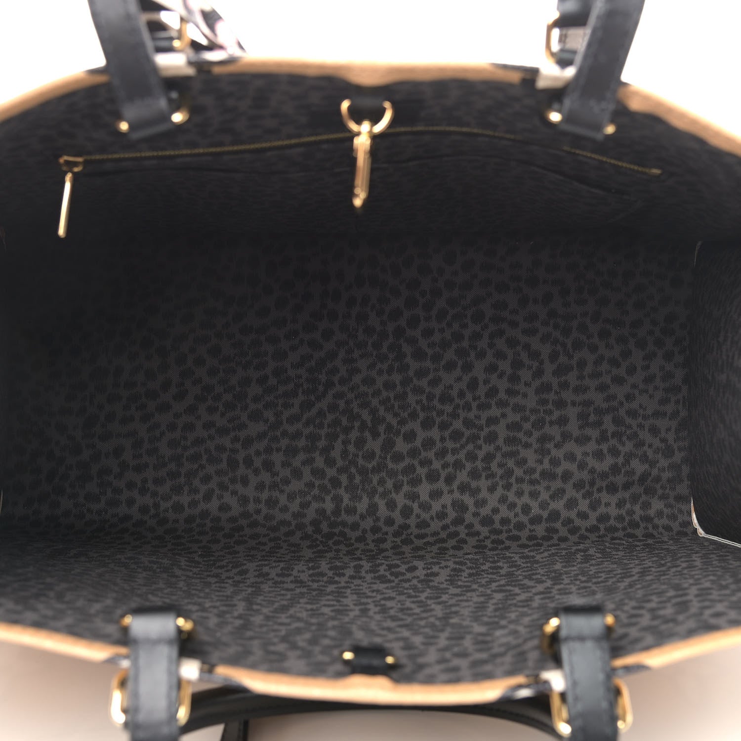 Louis Vuitton Monogram Giant Wild At Heart Onthego GM Arizona 5 of 8