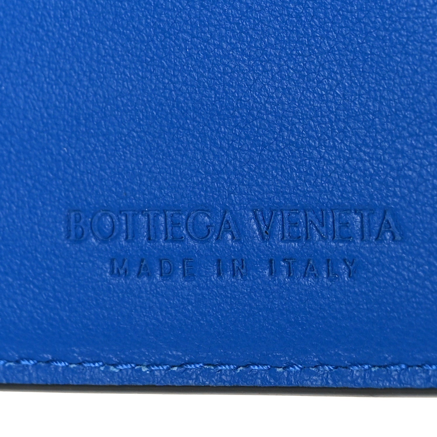 Bottega Veneta Nappa Maxi Intrecciato Bi-Fold Card Holder Black Electrique 6 of 9