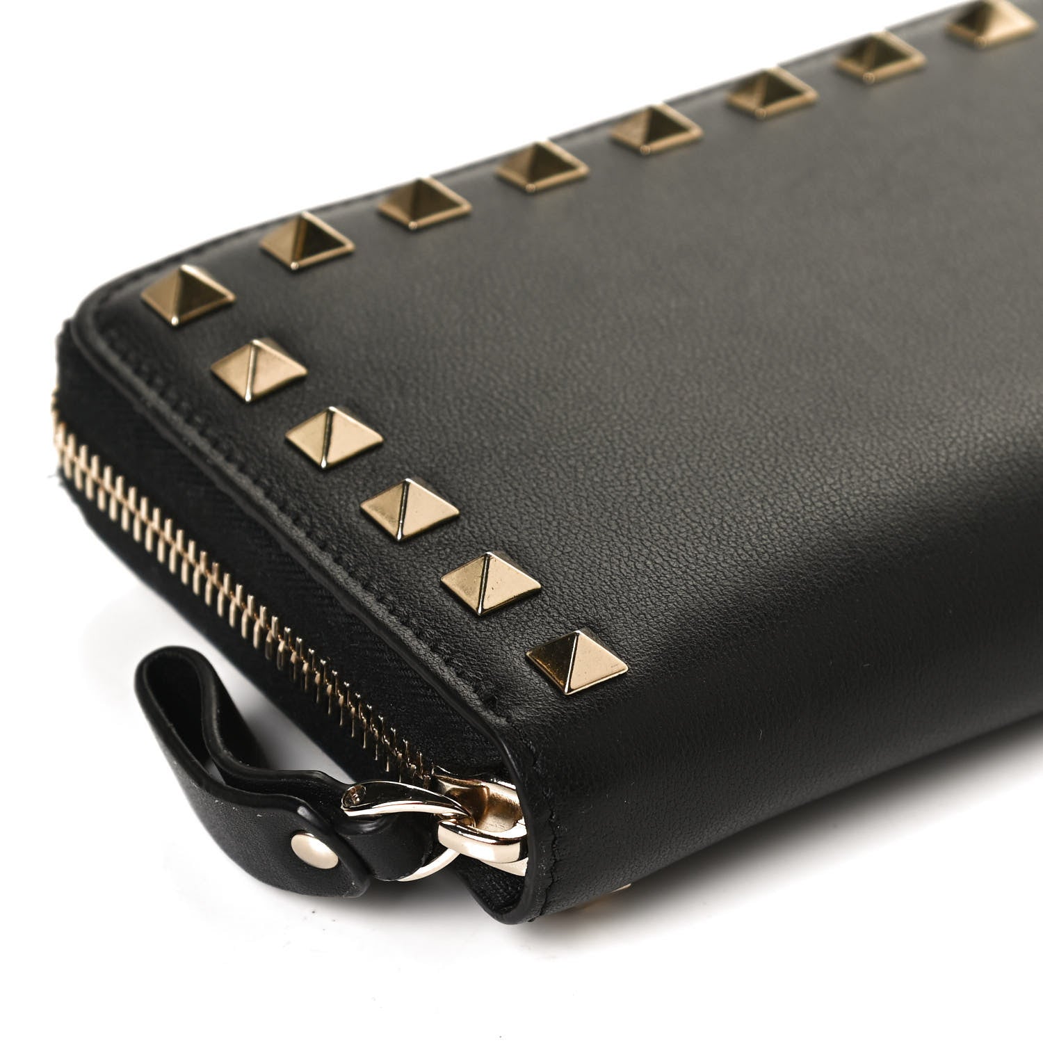 Valentino Garavani Pebbled Calfskin Rockstud Zip Around Wallet Black 10 of 11