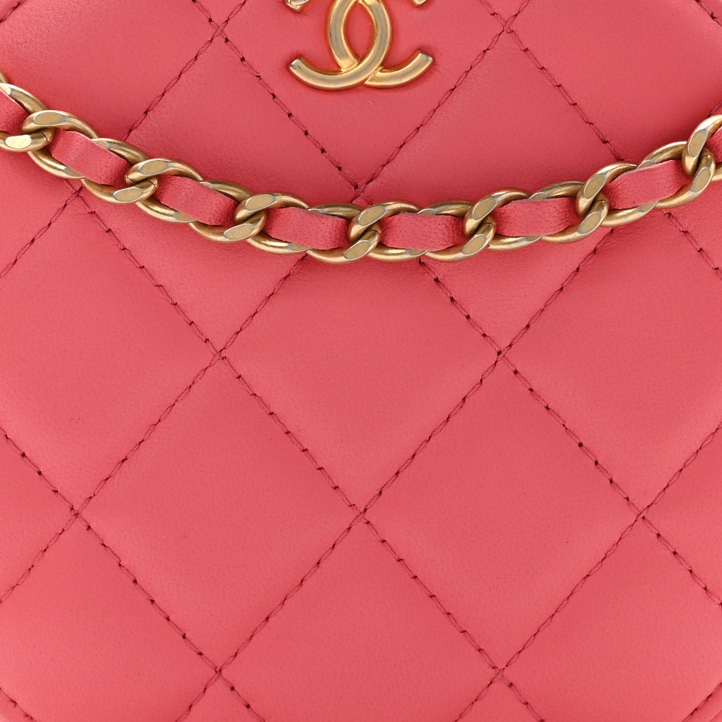 Lambskin Quilted Round Pearl Crush Clutch With Chain Pink