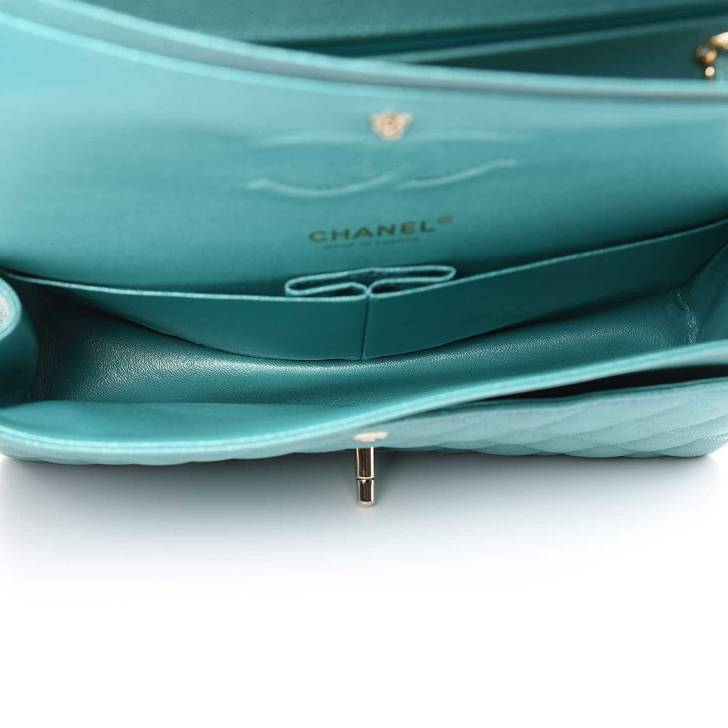 Iridescent Caviar Quilted Medium Double Flap Green
