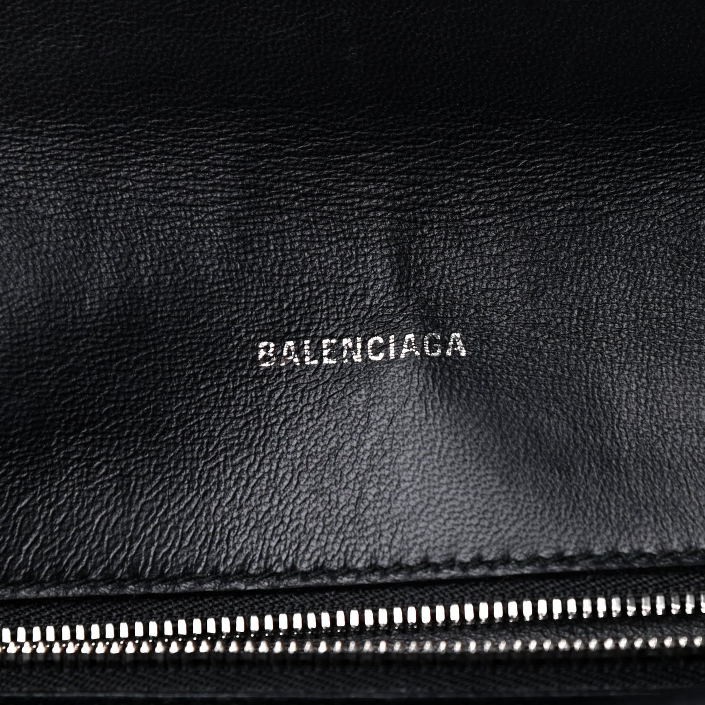 Pebbled Calfskin Logo Everyday Flap Chain Wallet Black