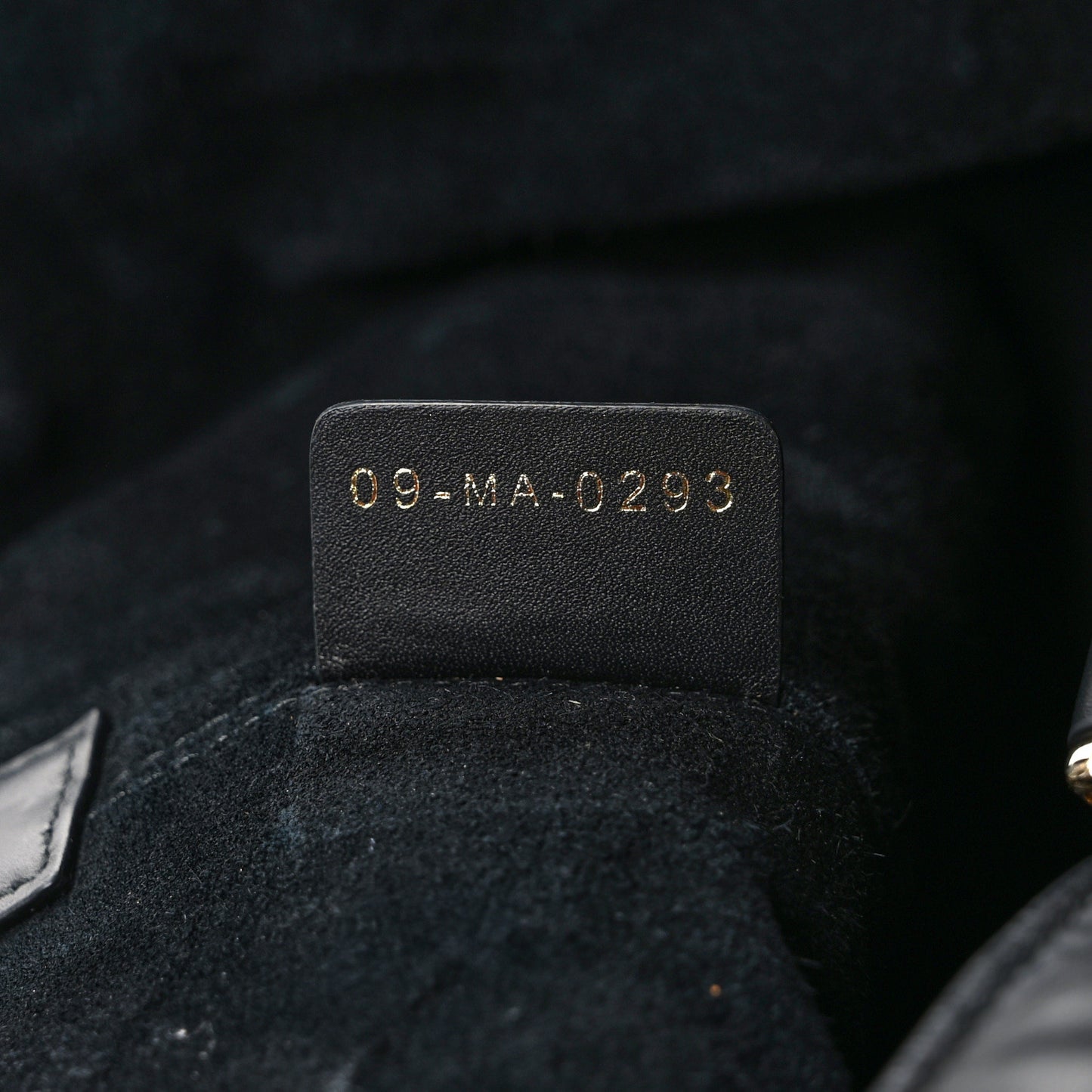 Calfskin Macrocannage Medium Toujours Black