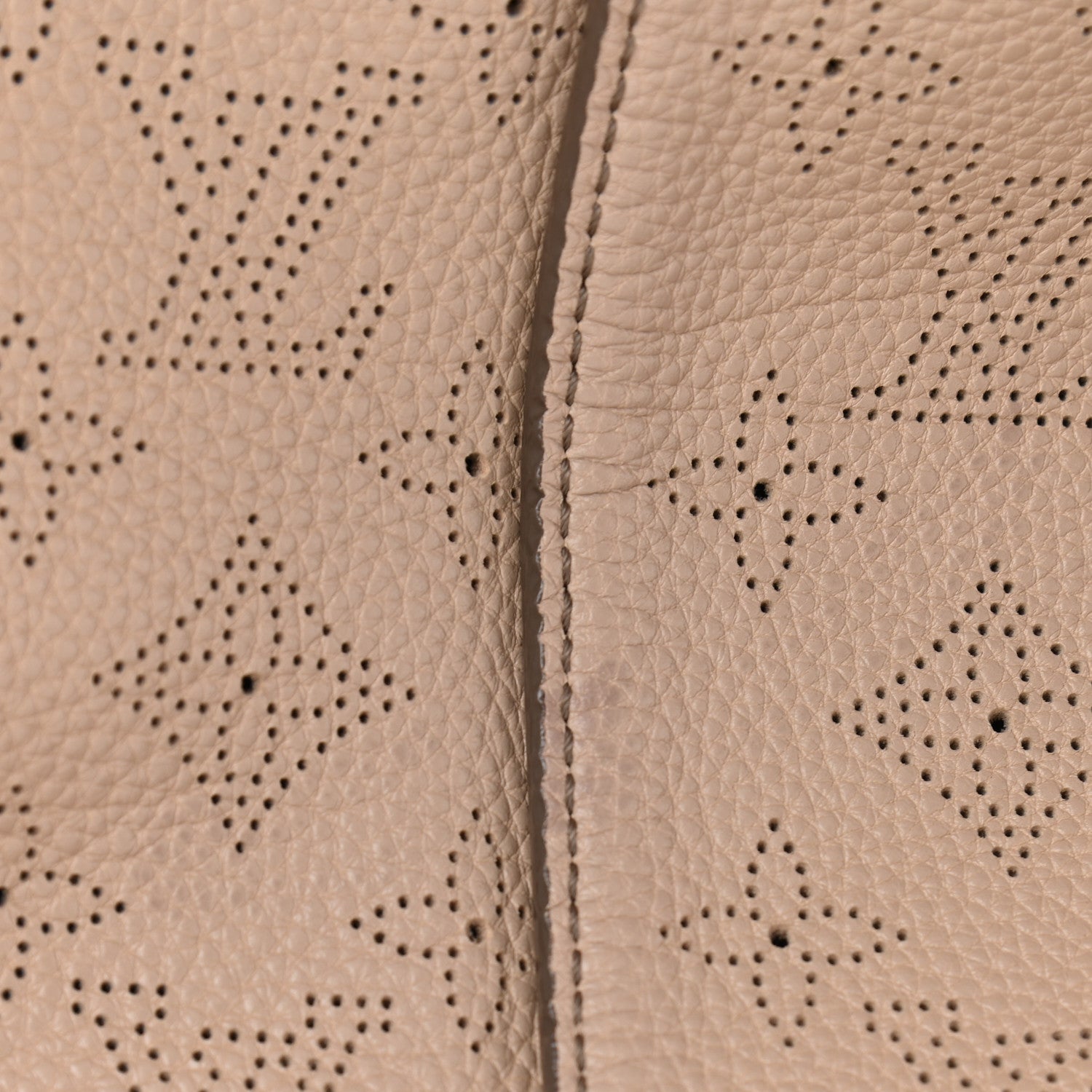 Louis Vuitton Mahina Selene MM Sandy 14 of 15