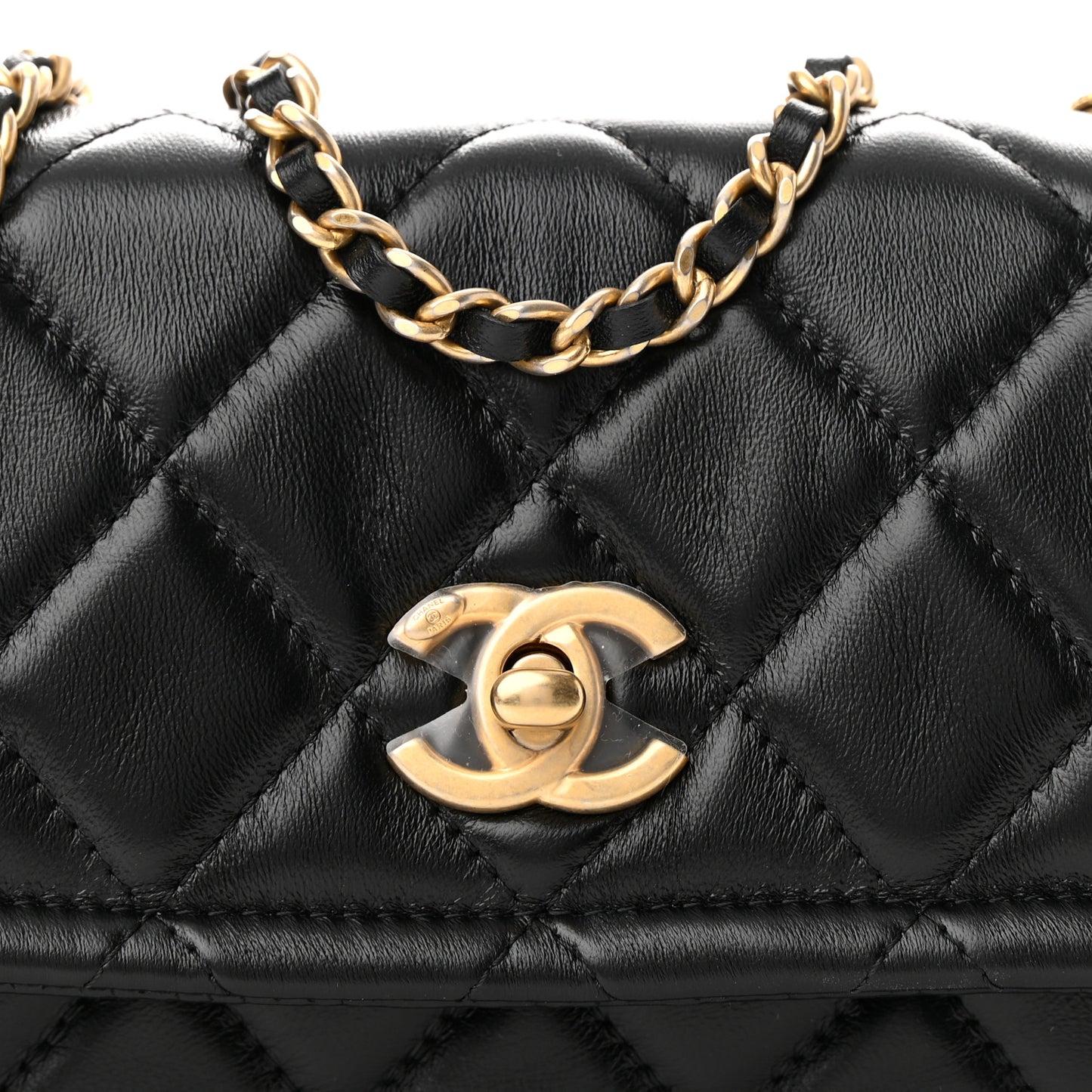 Shiny Lambskin Flap Clutch With Chain Black