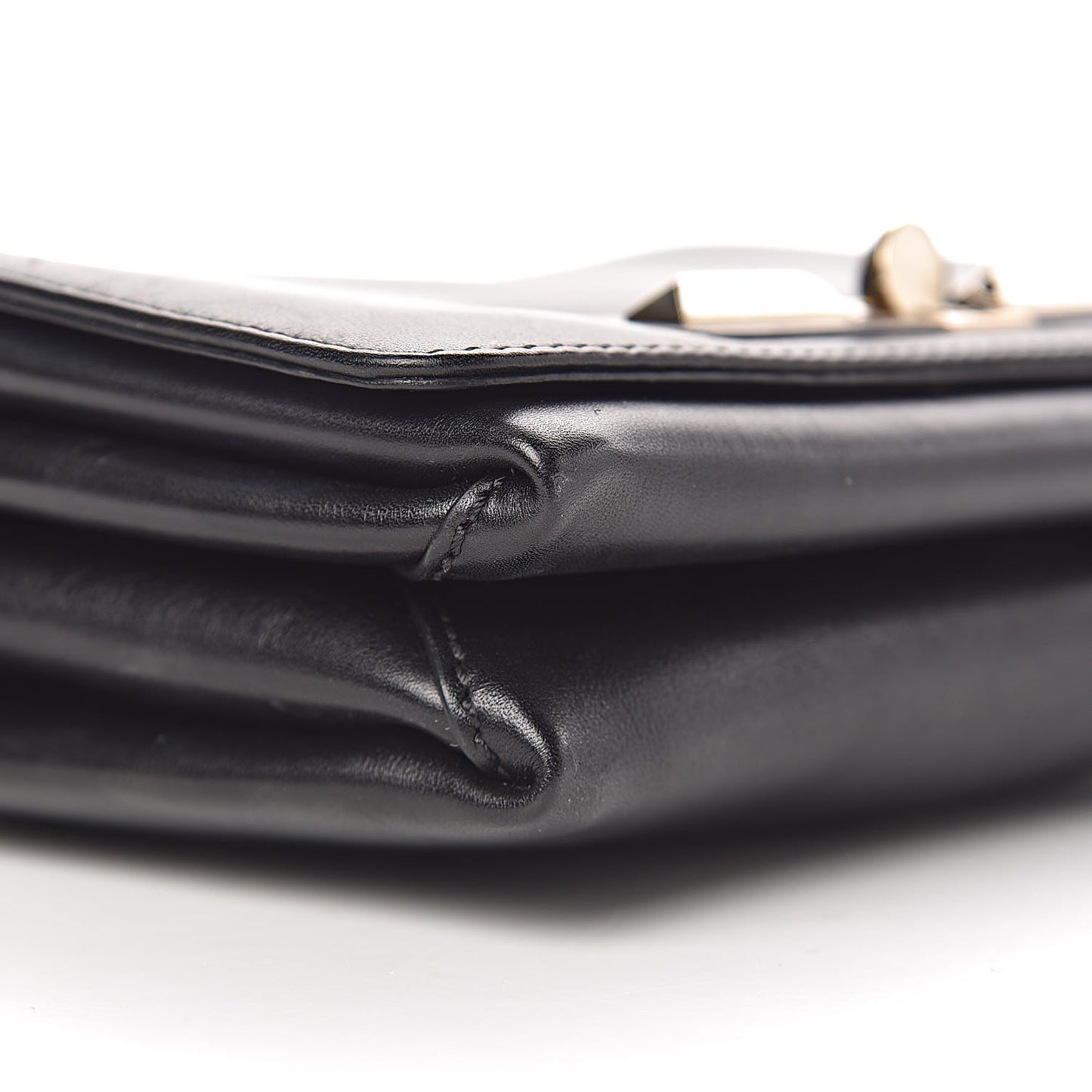 Vitello Flap Accordion Shoulder Flap Black