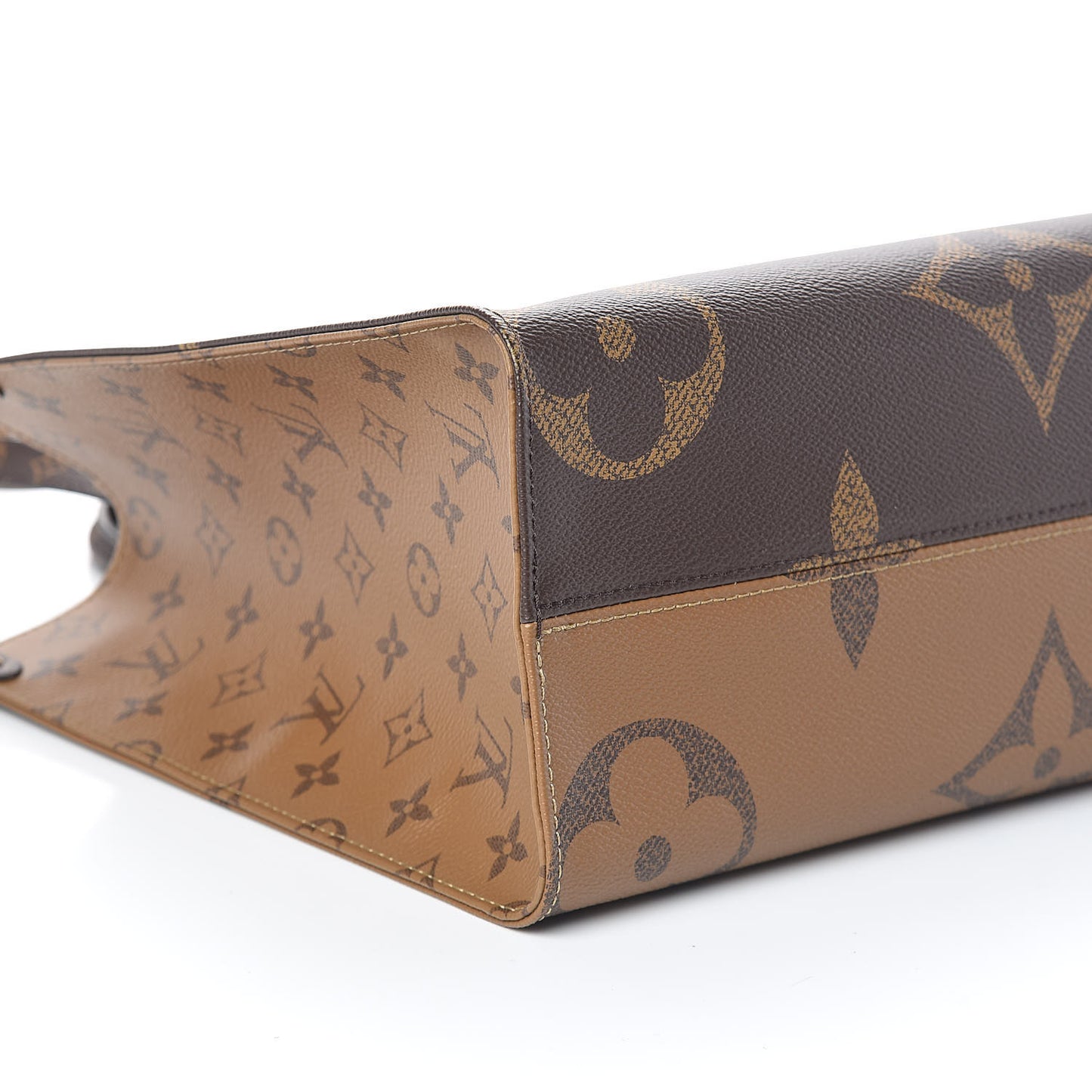 Reverse Monogram Giant Onthego MM