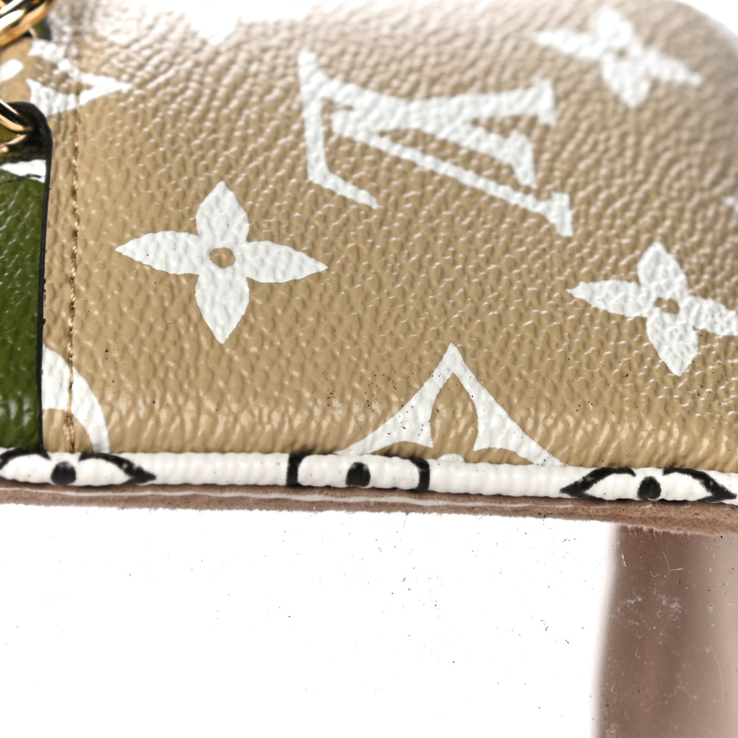 Louis Vuitton Monogram Giant Beach Pouch Kaki 12 of 13