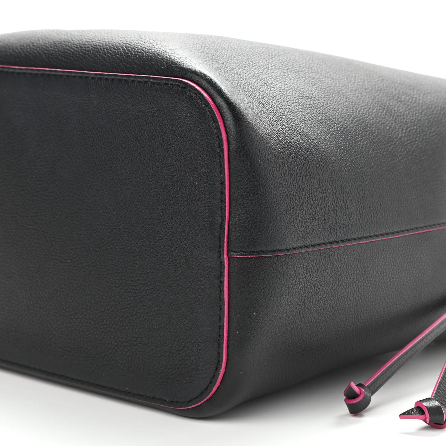 Calfskin Lockme Bucket Black
