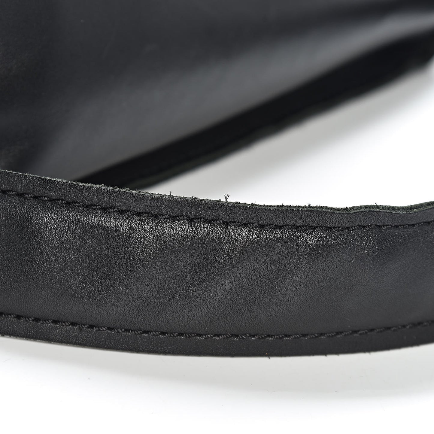Calfskin Stitched Small Highlander Messenger Black