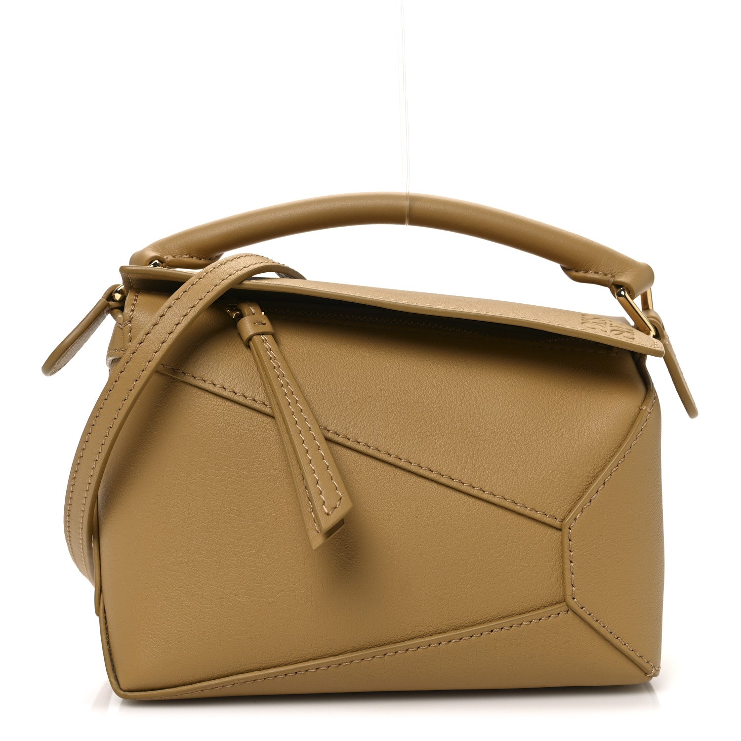 LOEWE ベージュ ショルダーバッグ LOEWE | Luxury Designer Collection | Coveti