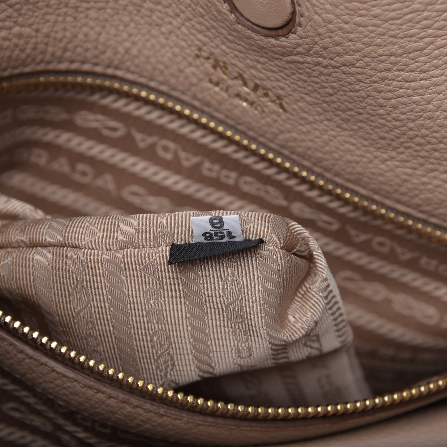 Vitello Daino Pocket Shopping Tote Cammeo