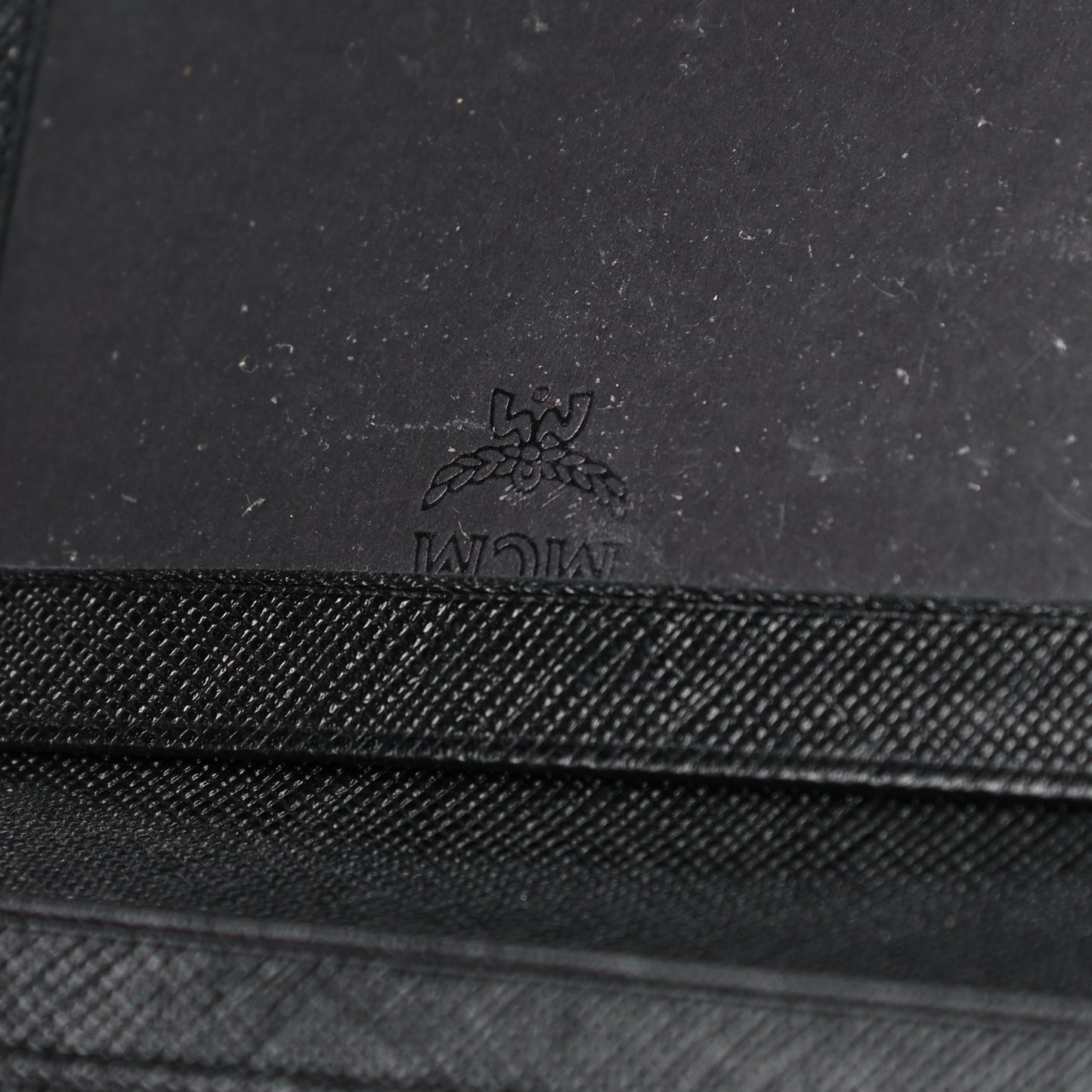 Saffiano Bi-Fold Vertical Wallet Black
