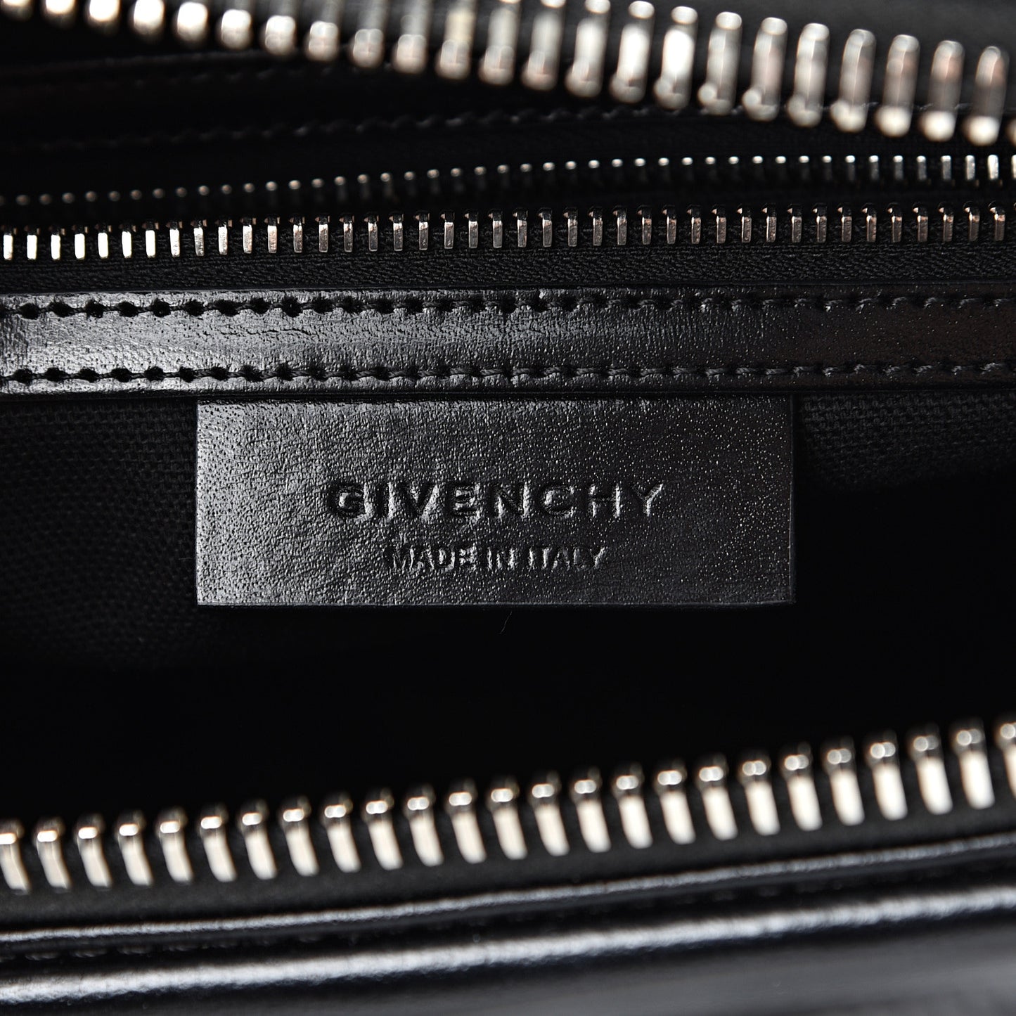 Shiny Lord Calfskin Small Antigona Black