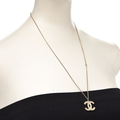Chanel Resin CC Necklace Gold 2 of 5