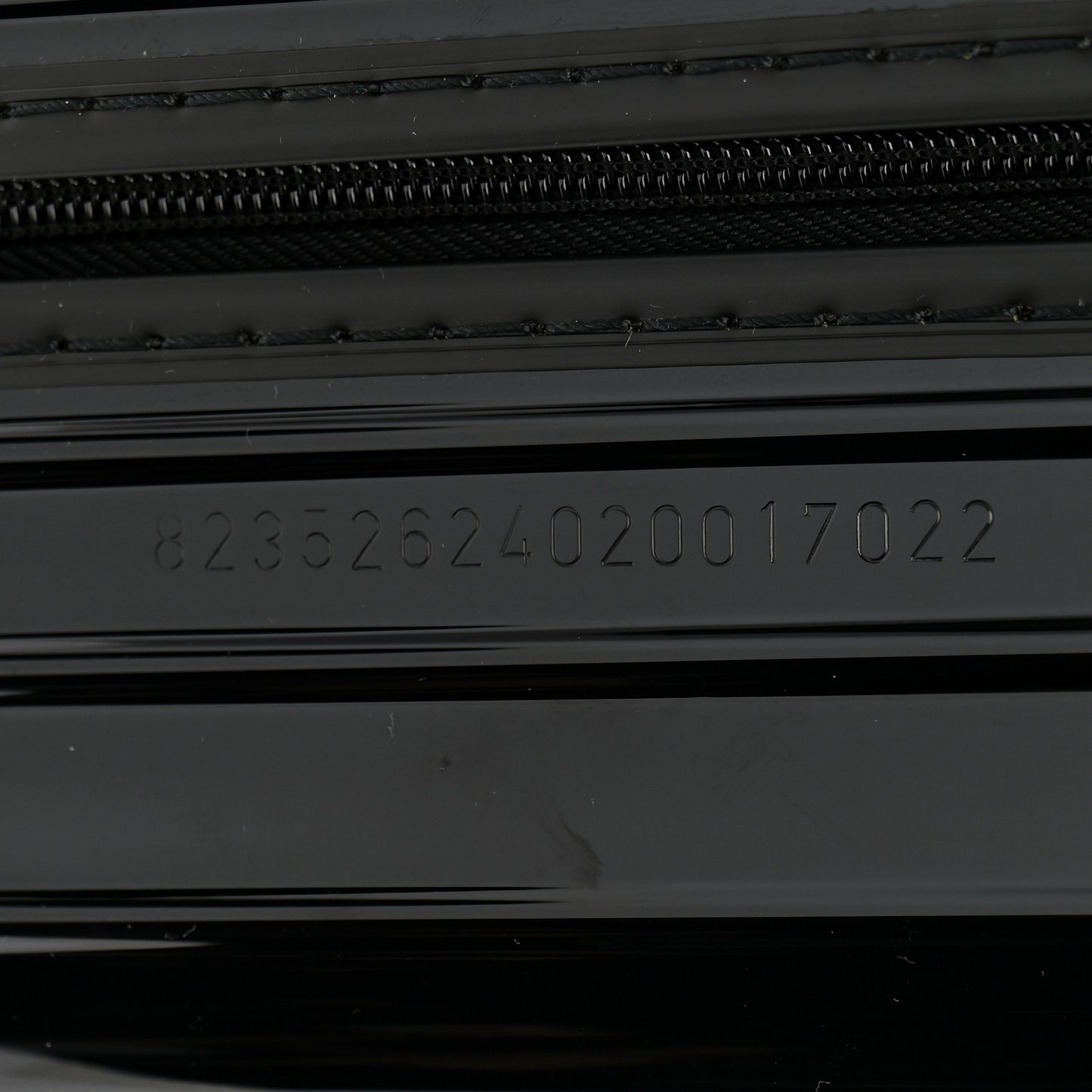 Gloss Polycarbonate Essential Lite Cabin U Black