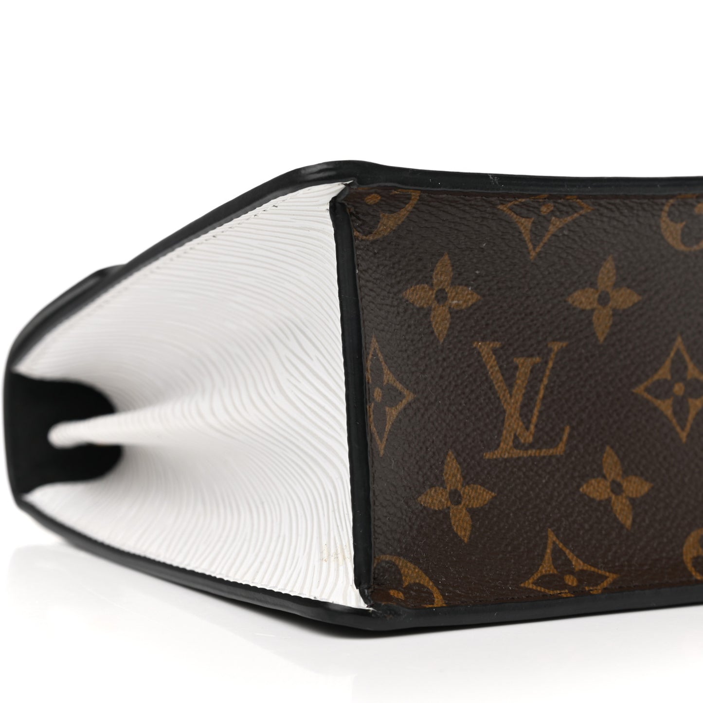 Vernis Epi Monogram Spring Street Black