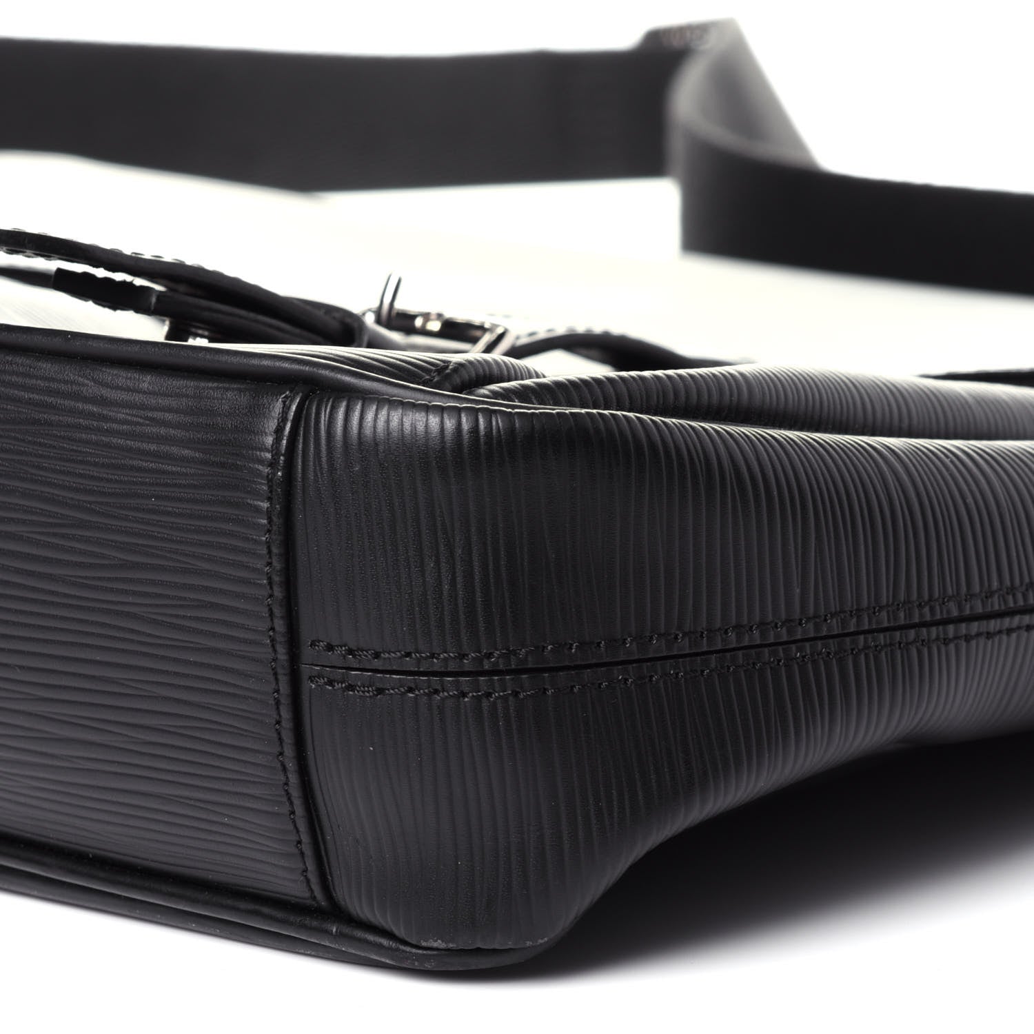 Louis Vuitton Epi Christopher Messenger Black 8 of 10