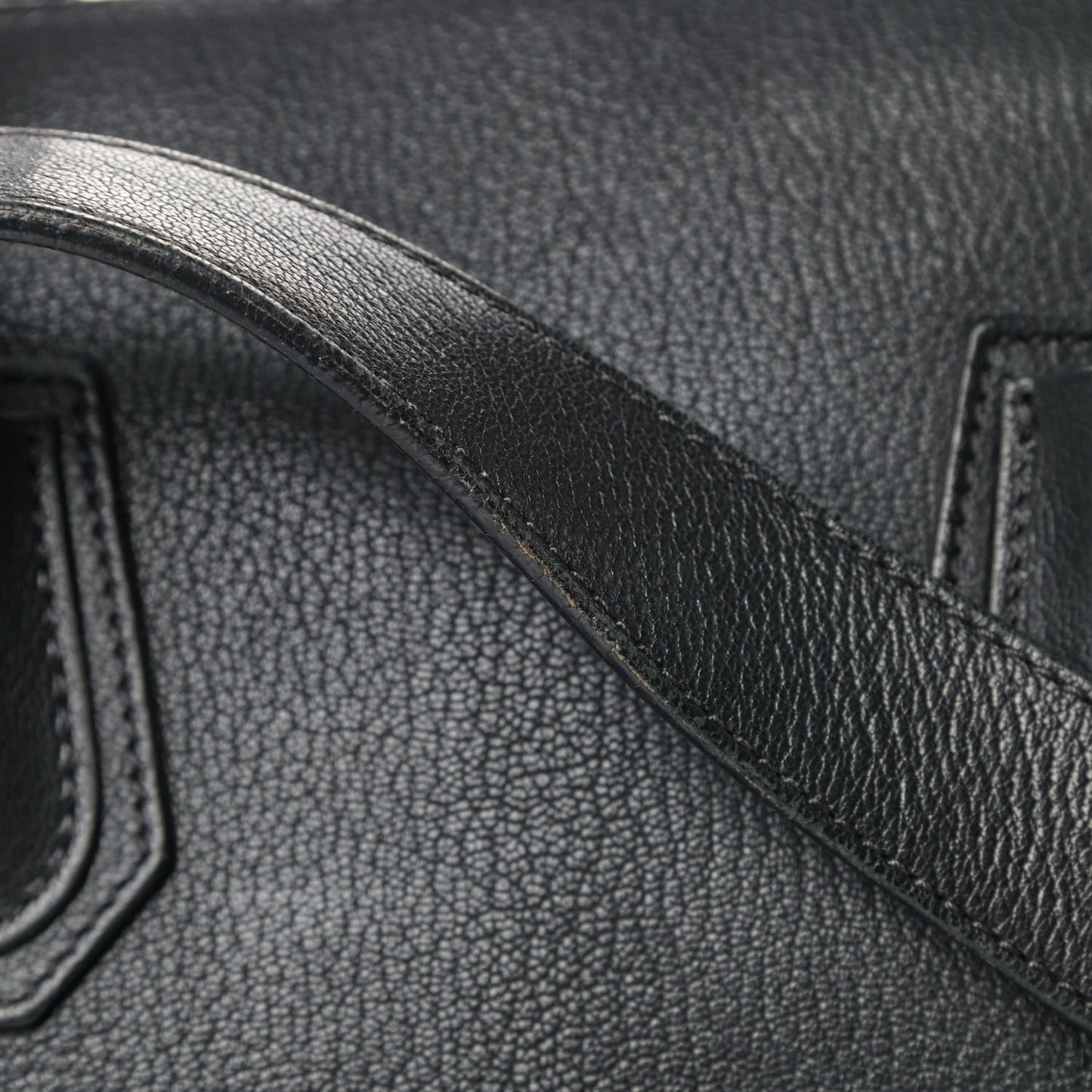 Sugar Goatskin Medium Antigona Black