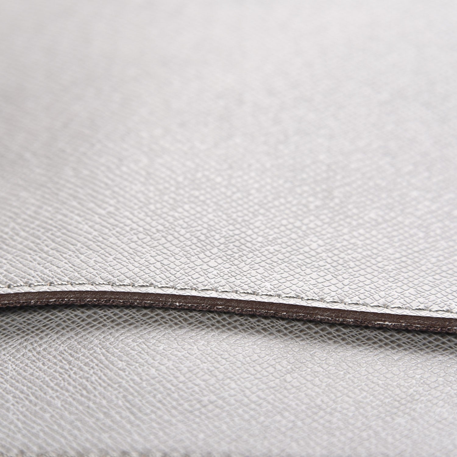 Louis Vuitton Taiga Milo Messenger Glacier 8 of 8