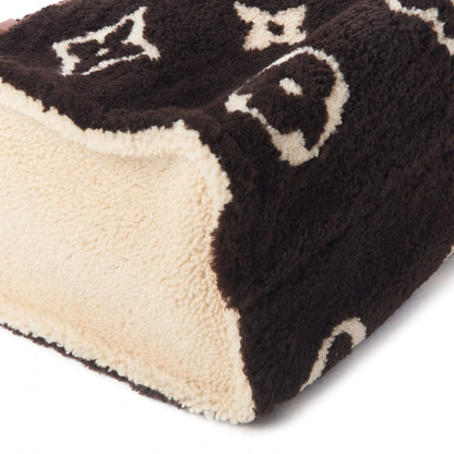 Louis Vuitton Shearling Monogram Giant Teddy Onthego GM Black White 6 of 8