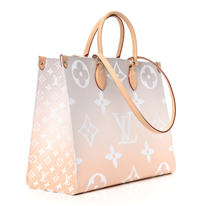 Louis Vuitton Monogram Giant By The Pool Onthego GM Brume 2 of 5