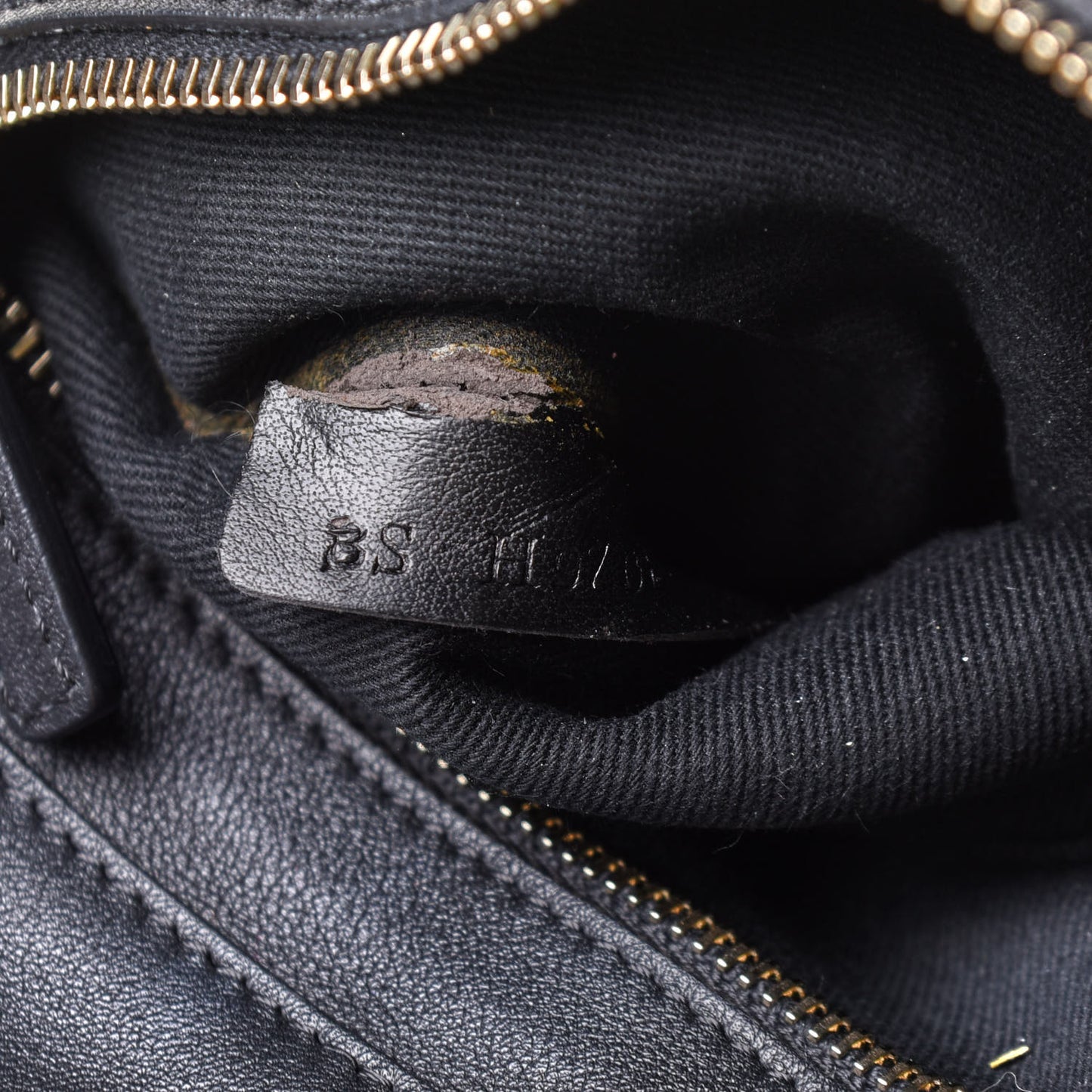 Vitello Medium Rockstud Tote Black