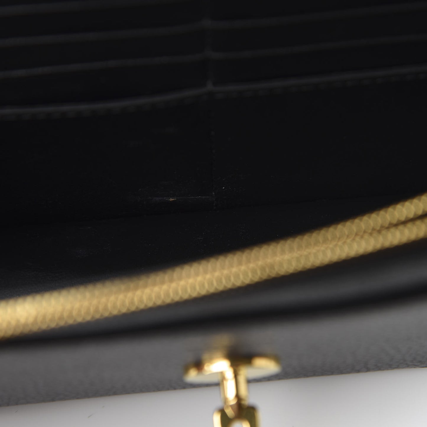 Small Classic Grain Calfskin Small Darley Black