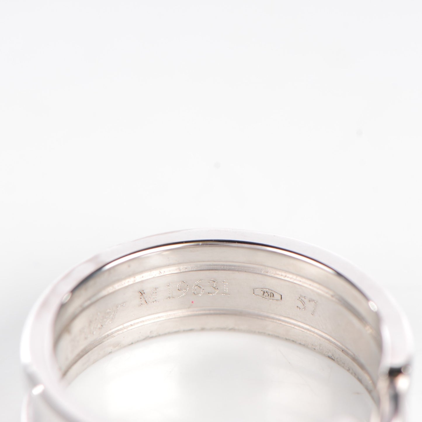 18K White Gold 7mm C De Ring 57 8