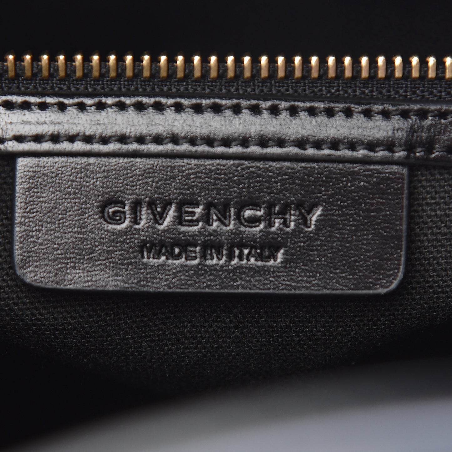Shiny Lord Calfskin Medium Antigona Black