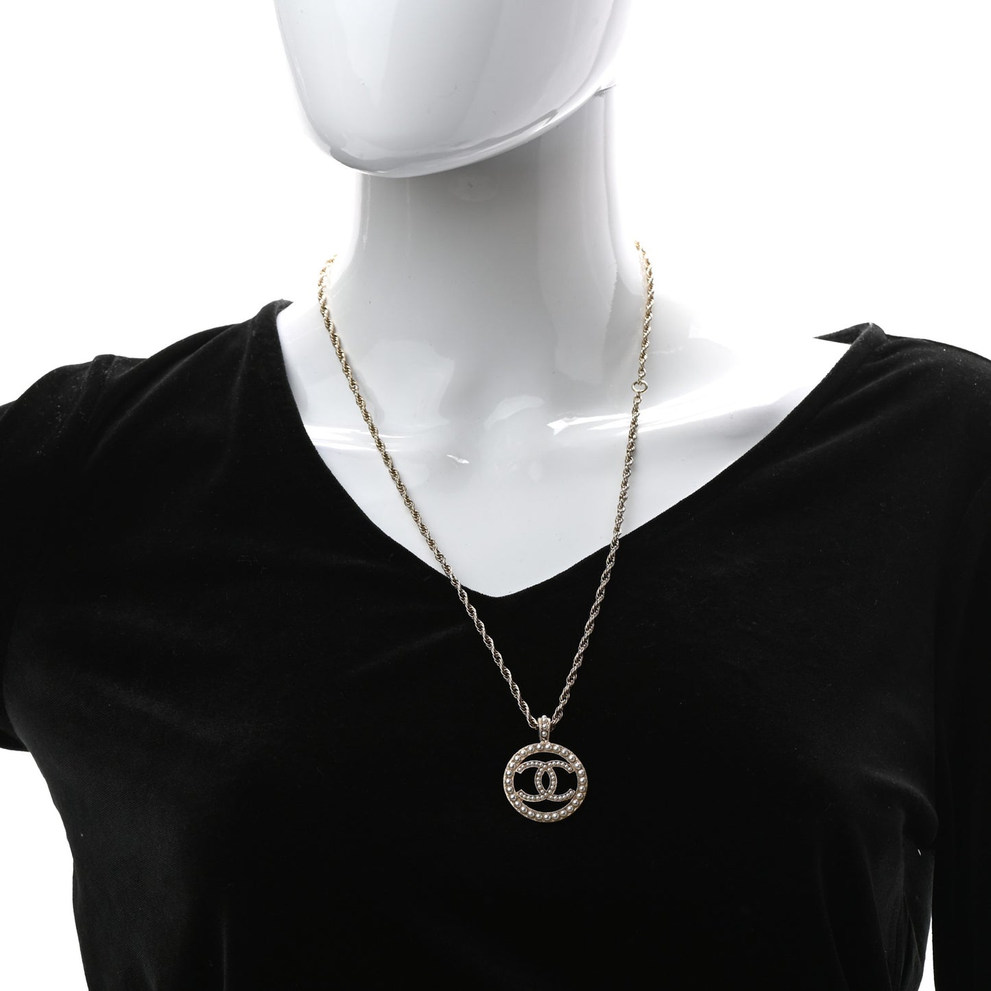 Pearl CC Round Pendant Necklace Gold