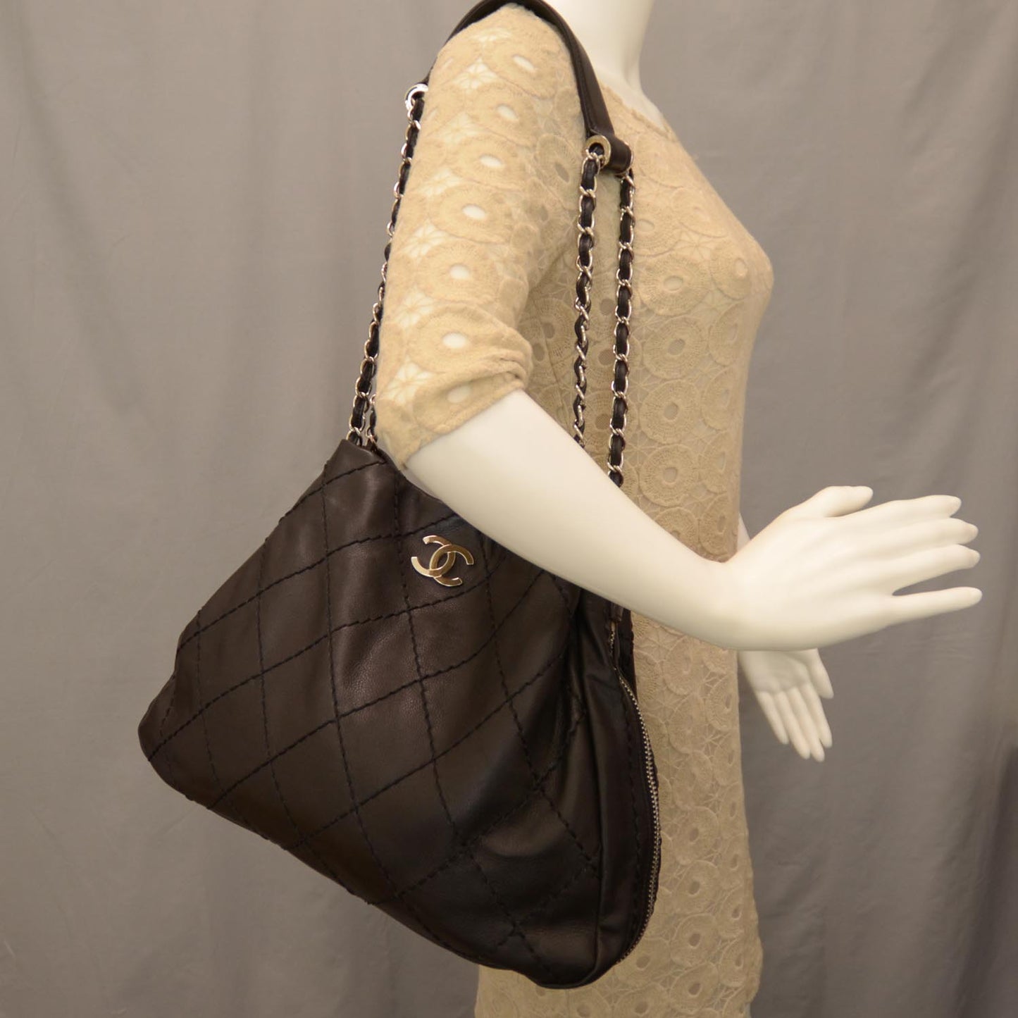 Lambskin Expandable Stitched Tote Black