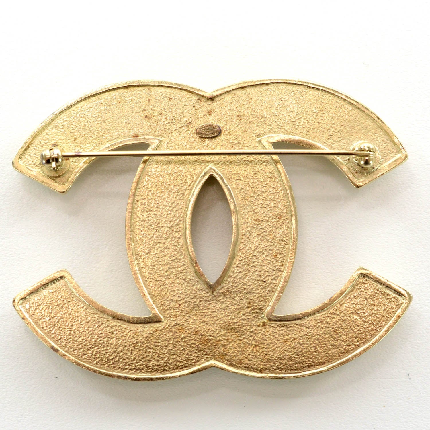 Chanel Paris Shanghai Large CC Brooch Gold 3 of 4