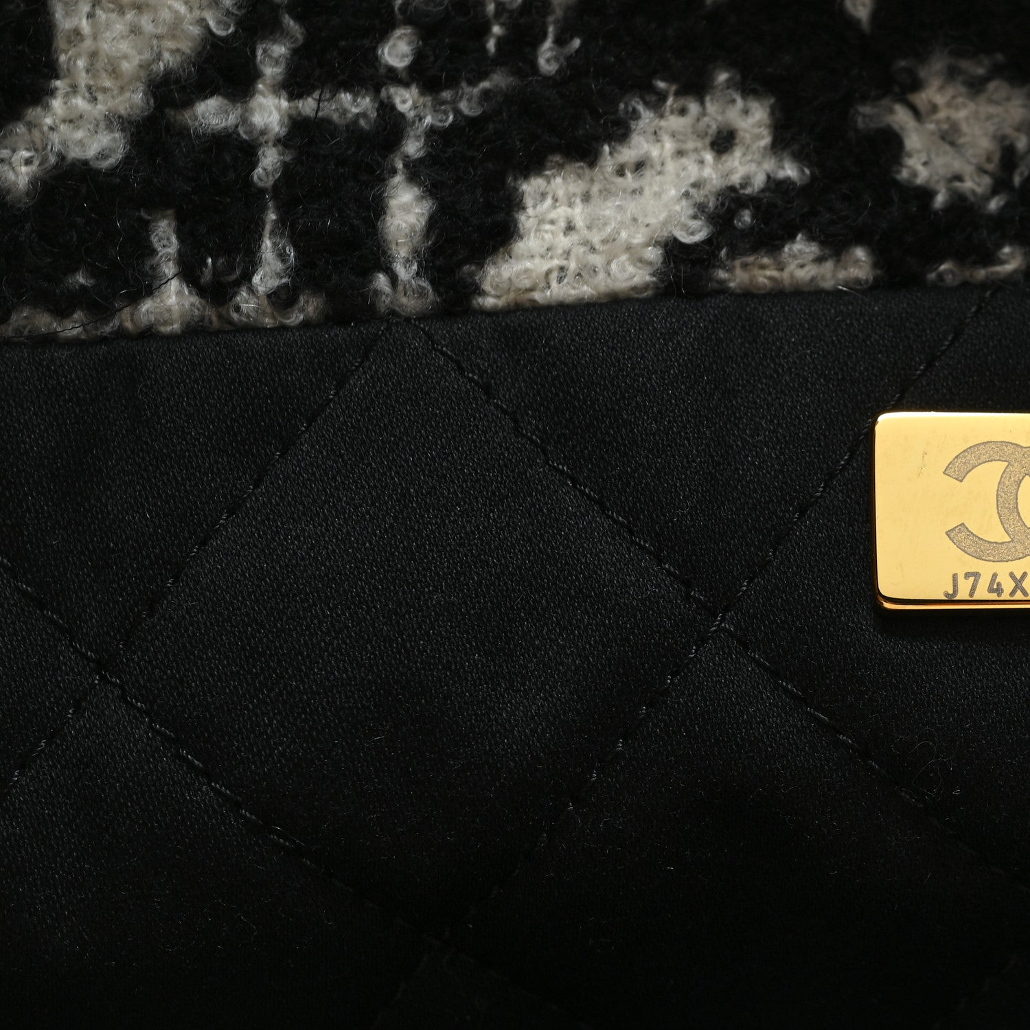 Chanel Cashmere Quilted Camellia Chanel 22 Black White 8 of 12
