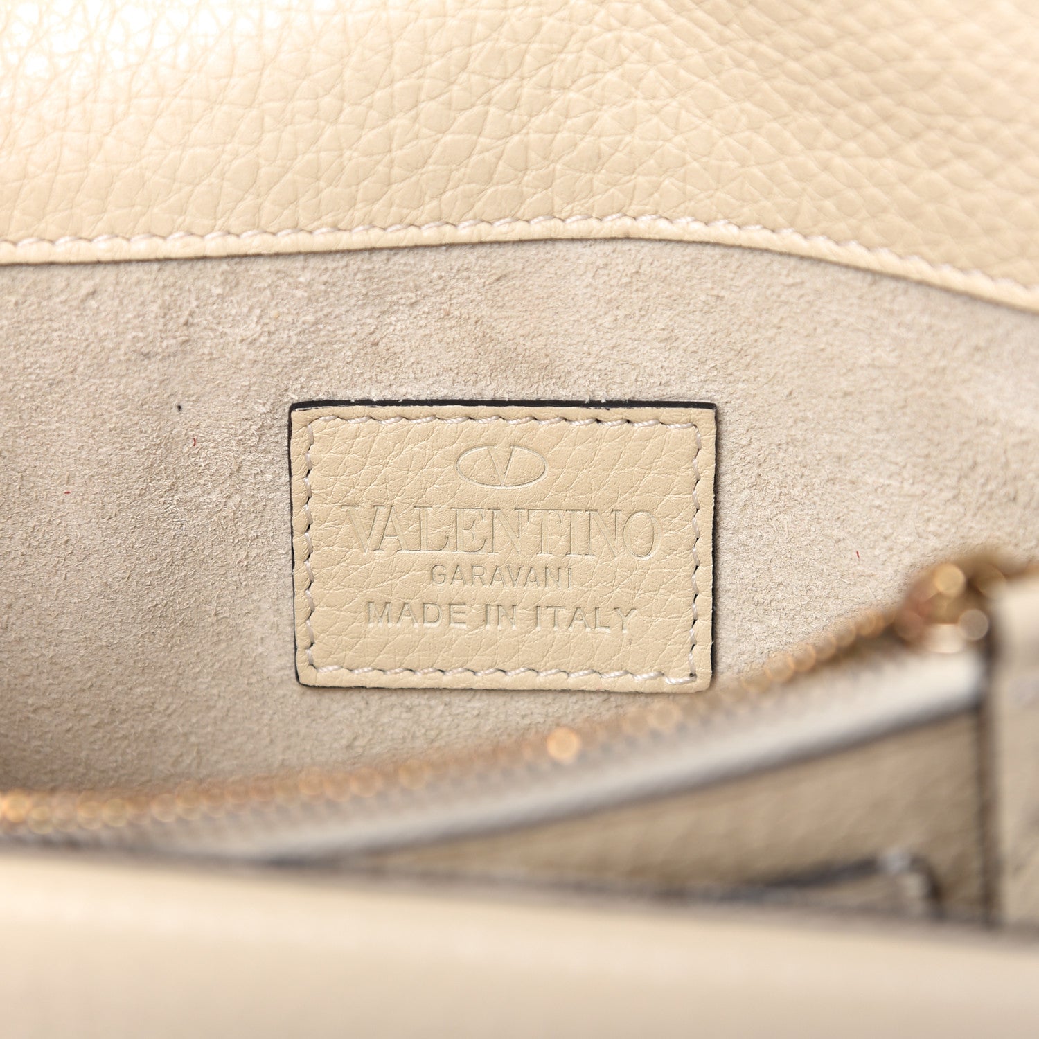 Valentino Garavani Pebbled Calfskin Rockstud Wallet on Chain Light Ivory 8 of 10