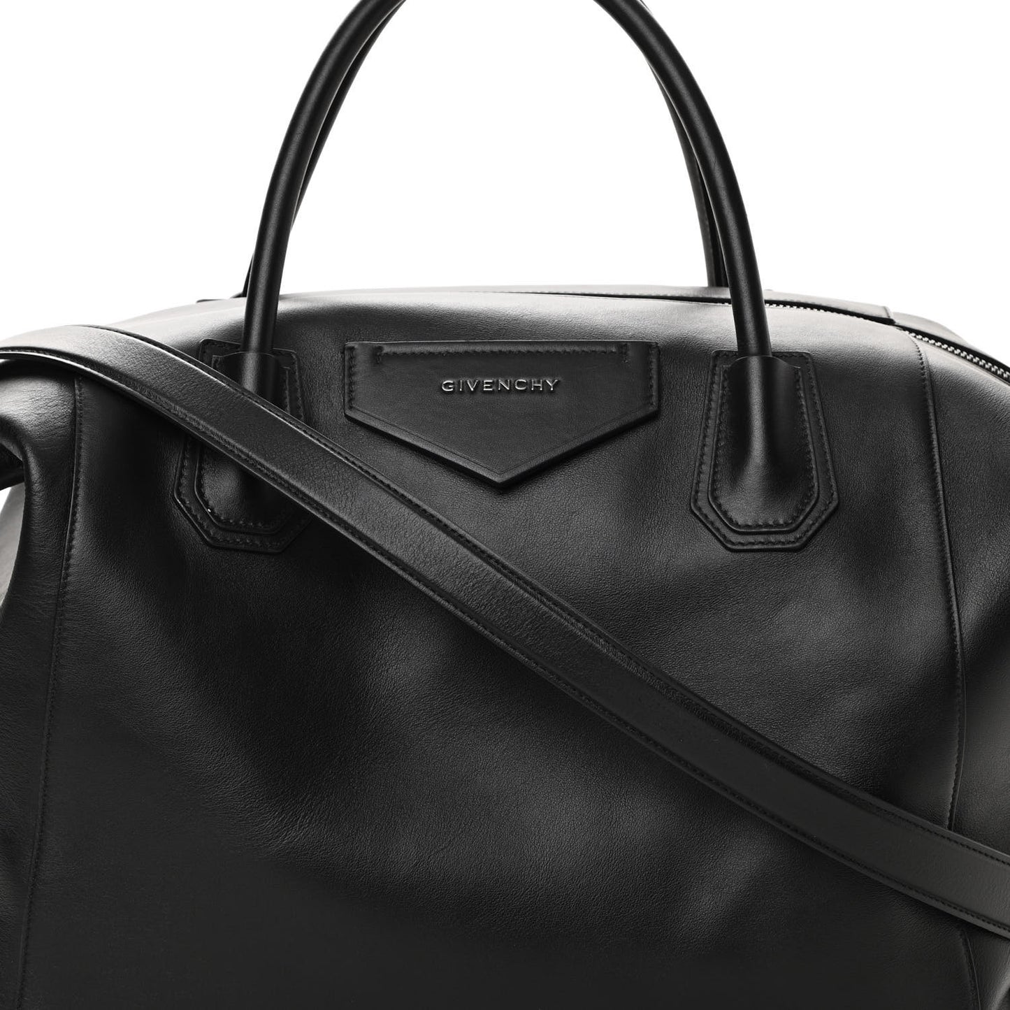 Smooth Calfskin Medium Soft Antigona Black