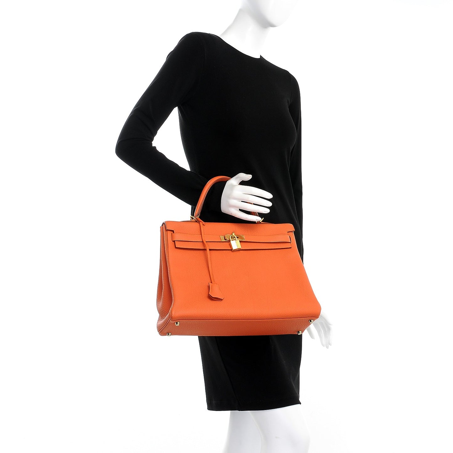 Togo Kelly Retourne 35 Orange