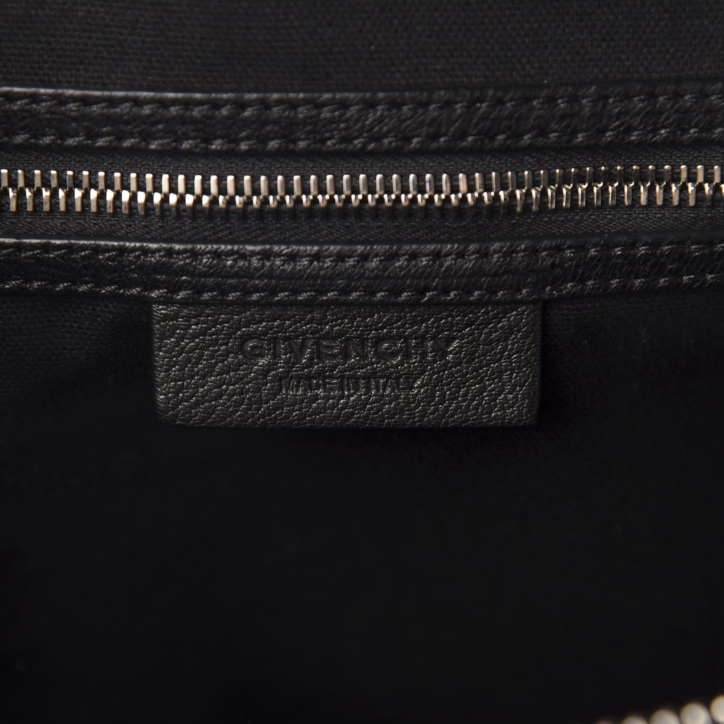 Sugar Goatskin Medium Antigona Black