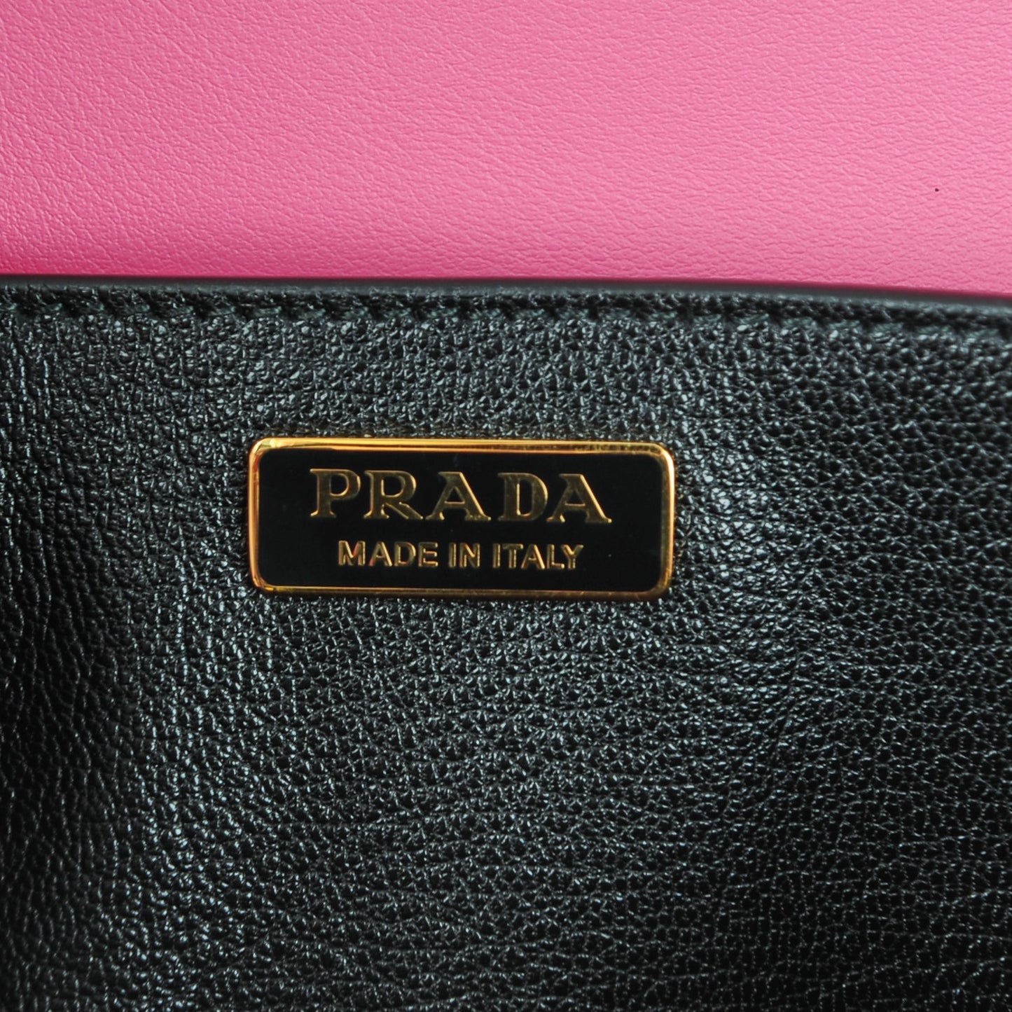 City Calf Saffiano Cahier Bag Fuxia Black