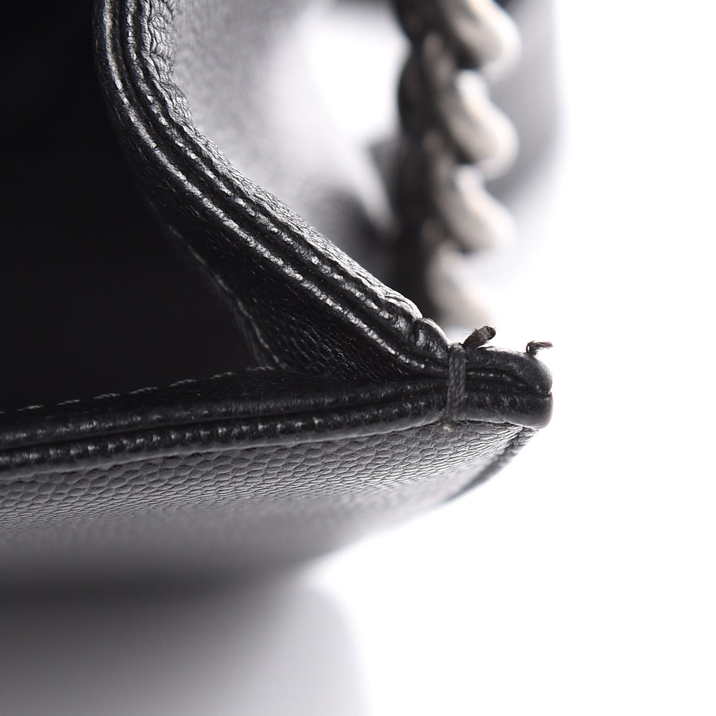 Caviar Chevron Quilted New Medium Boy Flap Black