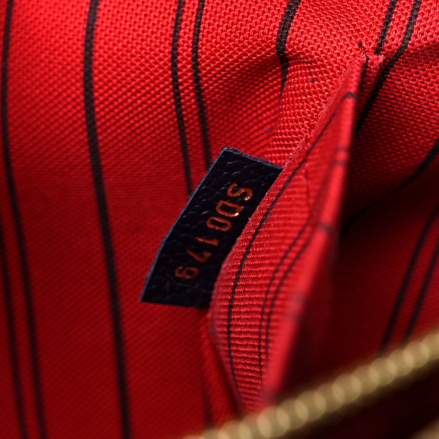 Louis Vuitton Empreinte Montaigne MM Marine Rouge 8 of 20