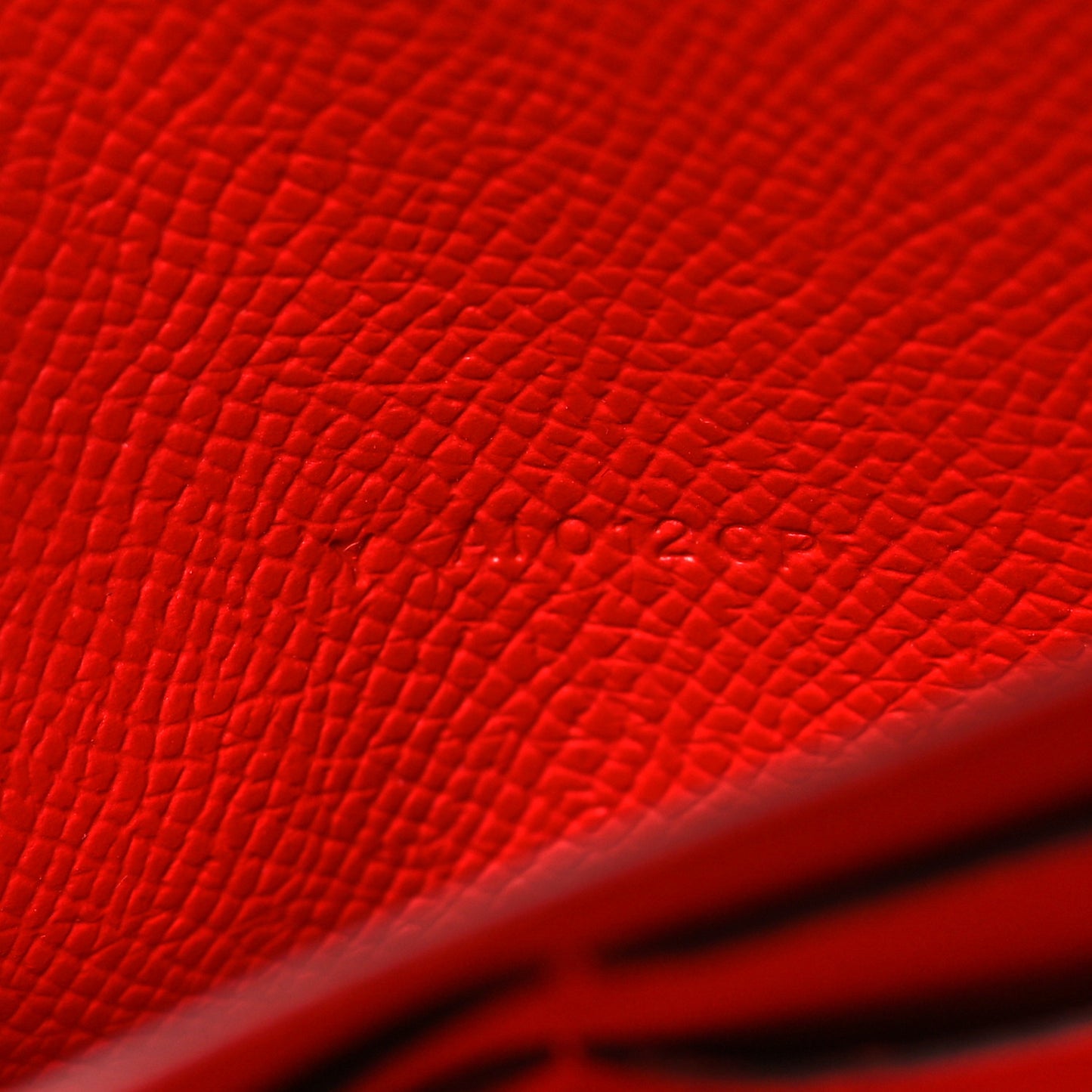 Epsom Enamel Constance Wallet To Go Rouge De Coeur Rubis