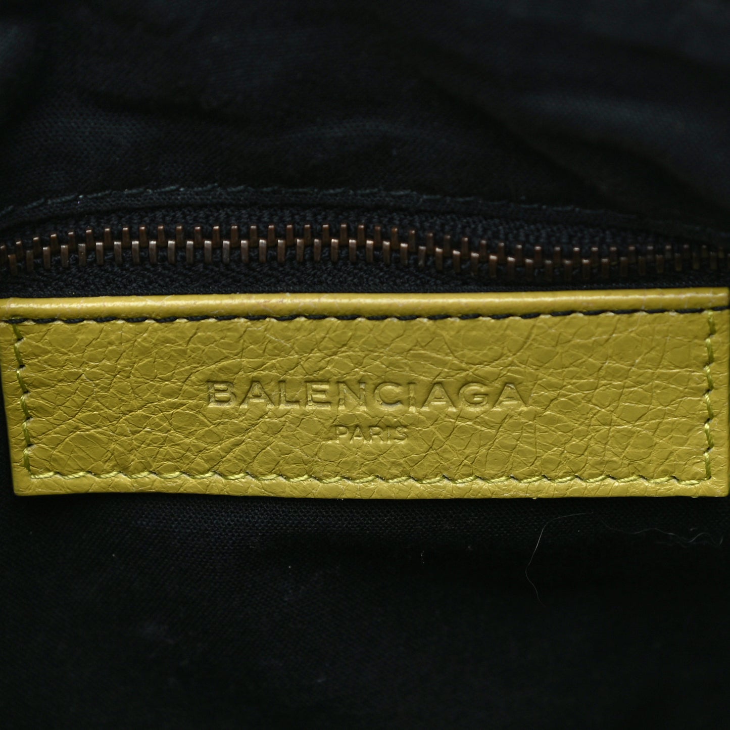 Agneau Classic Hardware Flat Crossbody Jaune Poussin
