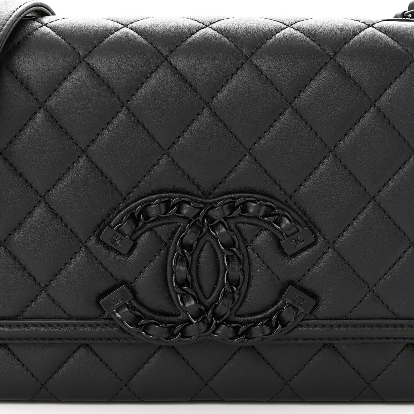 Lambskin Quilted Medium CC Filigree Flap Black