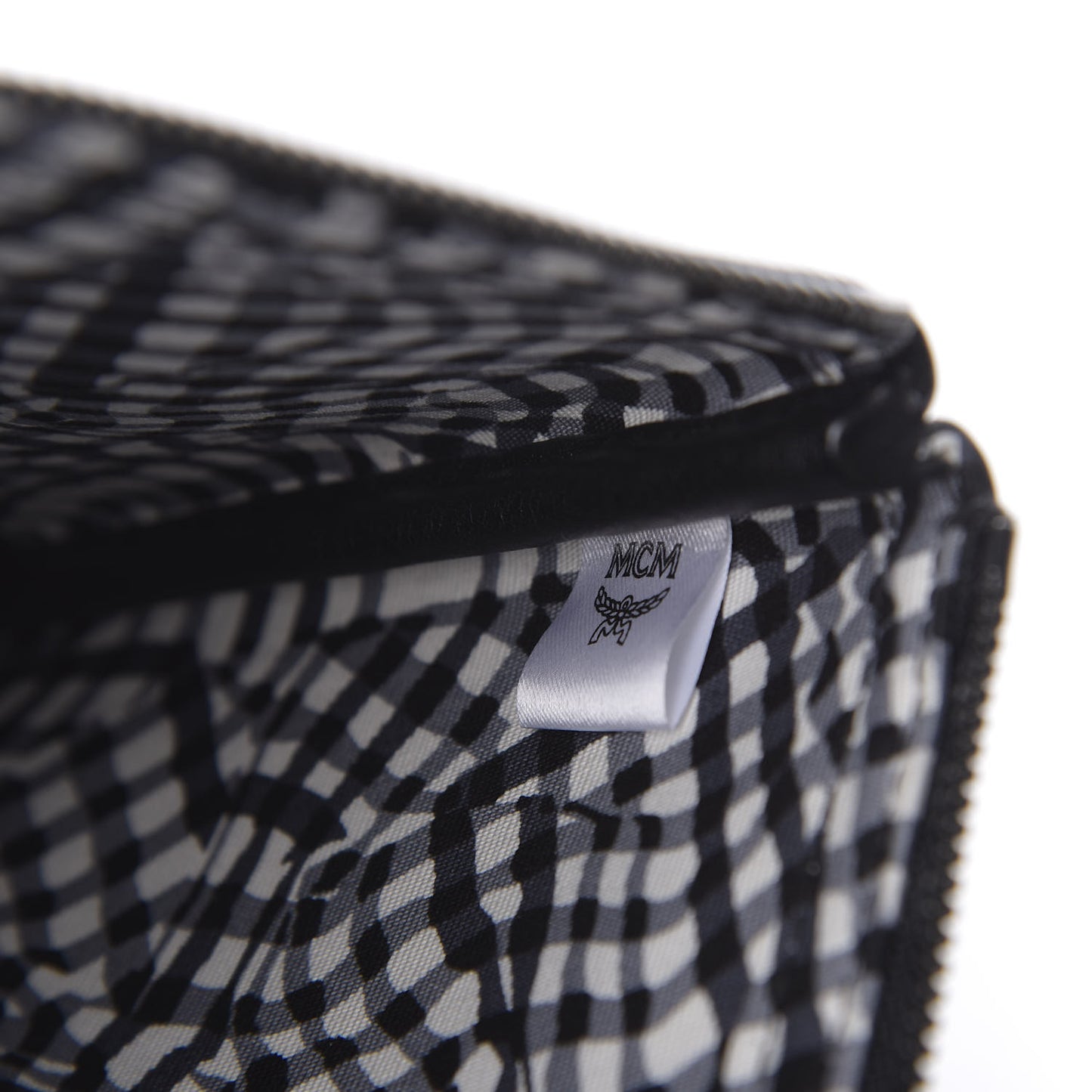 Visetos Stark Wristlet Pouch Black